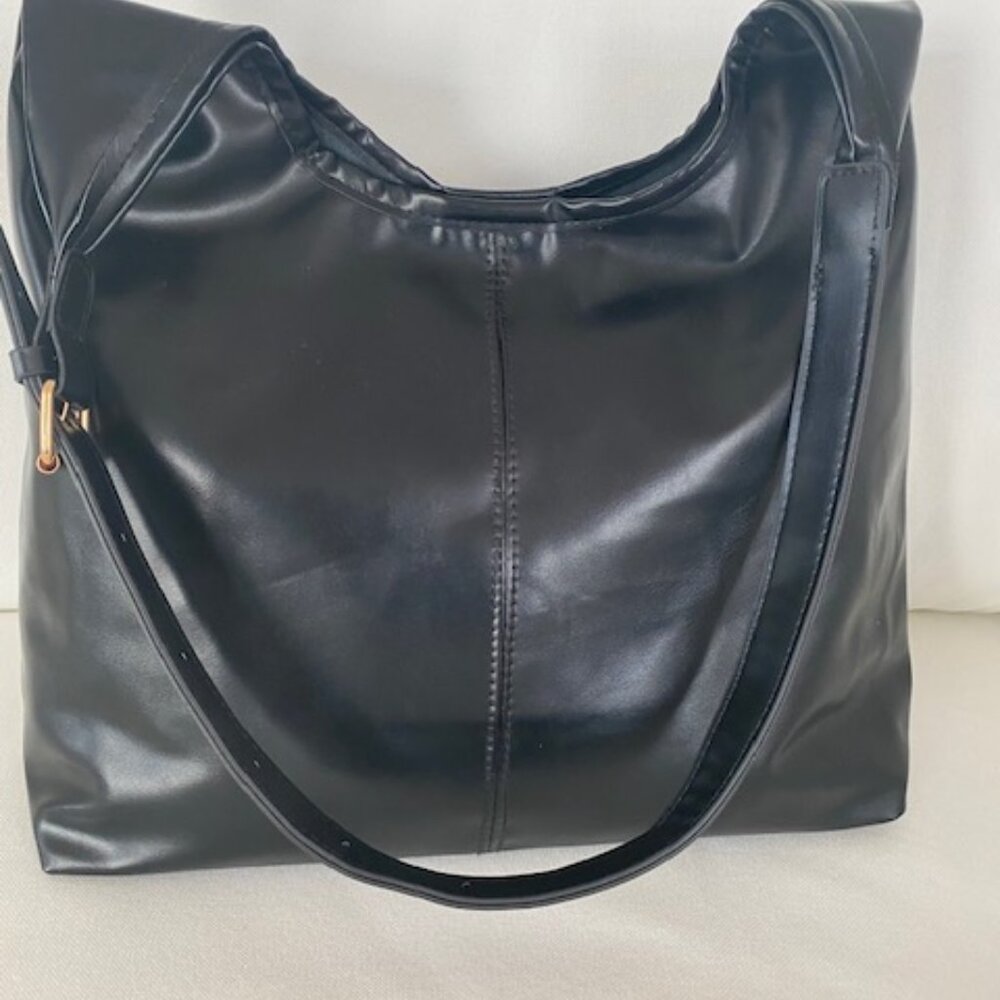 HOBO STYLE SHOULDER BAG  SOFT BLACK FAUX LEATHER  NWOT.